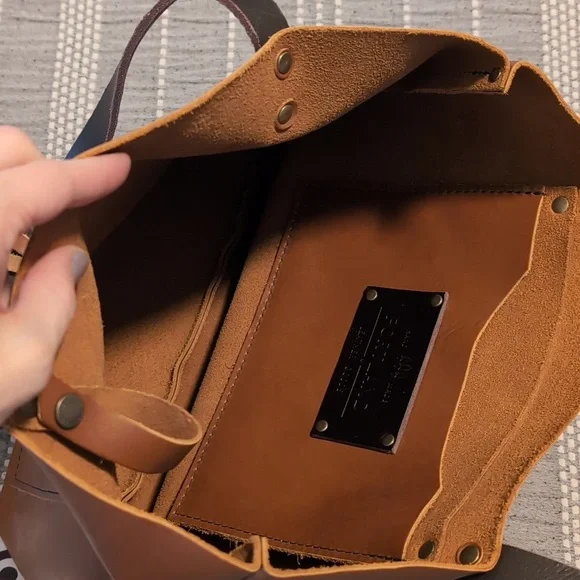 Portland Leather Medium Classic Tote - Honey (With Honey Tassel) - Picture 5 of 5